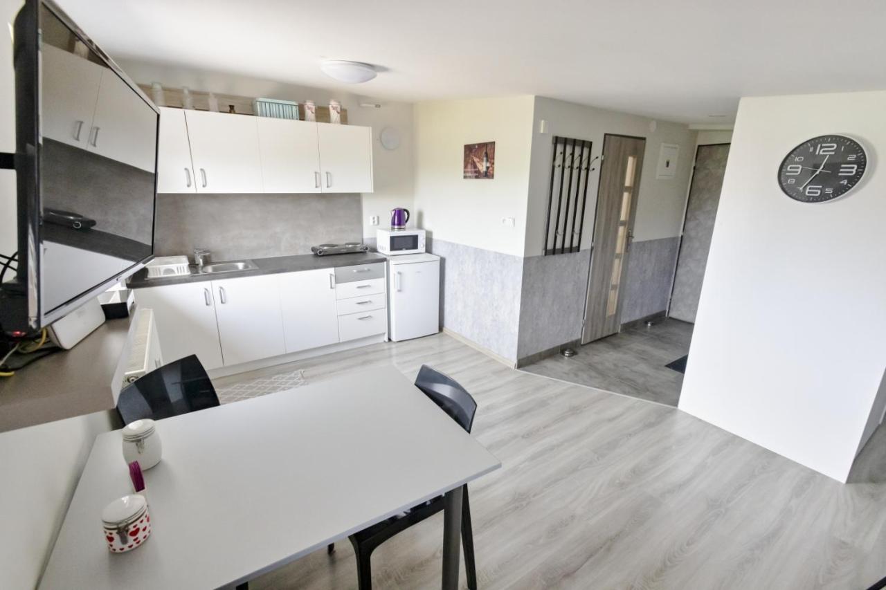 Apartmán Theo Veľký Slavkov Exterior foto